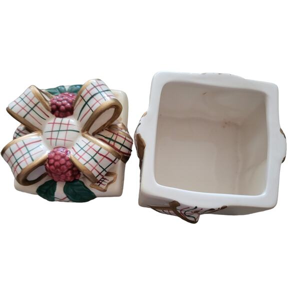 Vintage Made for Avon 2001 Christmas St Nicholas Creamer Gift Box Sugar Bowl - Picture 5 of 10